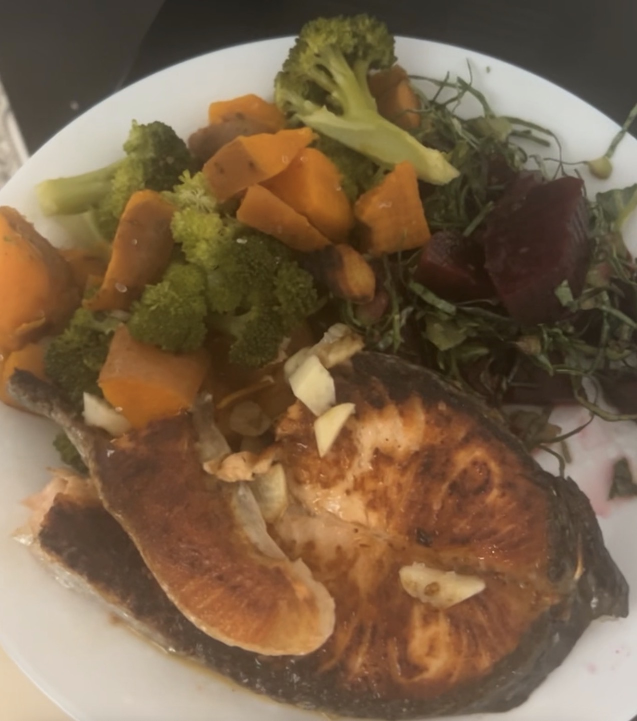 Simple Salmon, Veggies & Salad